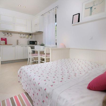 Studio Few Steps From The Beach Apartment Kastela Luaran gambar